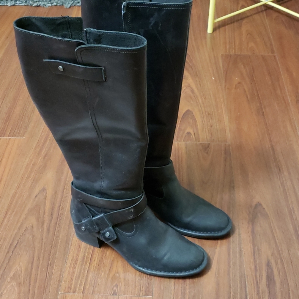 Ugga tall boots